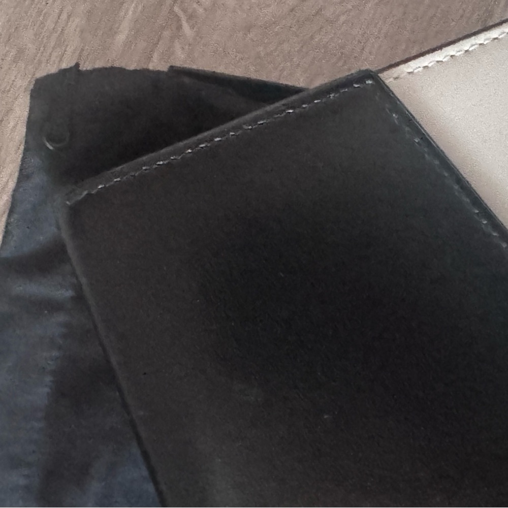 Saint Laurent YSL Uptown Wallet on Chain - Crema / Nero - Gold Hardware - Picture 11 of 12